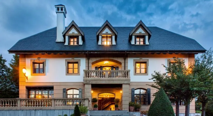 Family Home in Oiartzun with Mountain View - Image 1