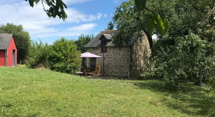 Maisonnette au pied du Mont Dol - Image 1