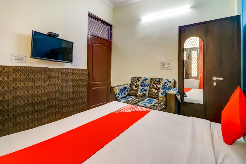 OYO 73859 Shubham Residency - Image 1
