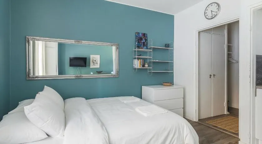 Car-Friendly Gem, Quiet Stay with Free Parking - Image 1