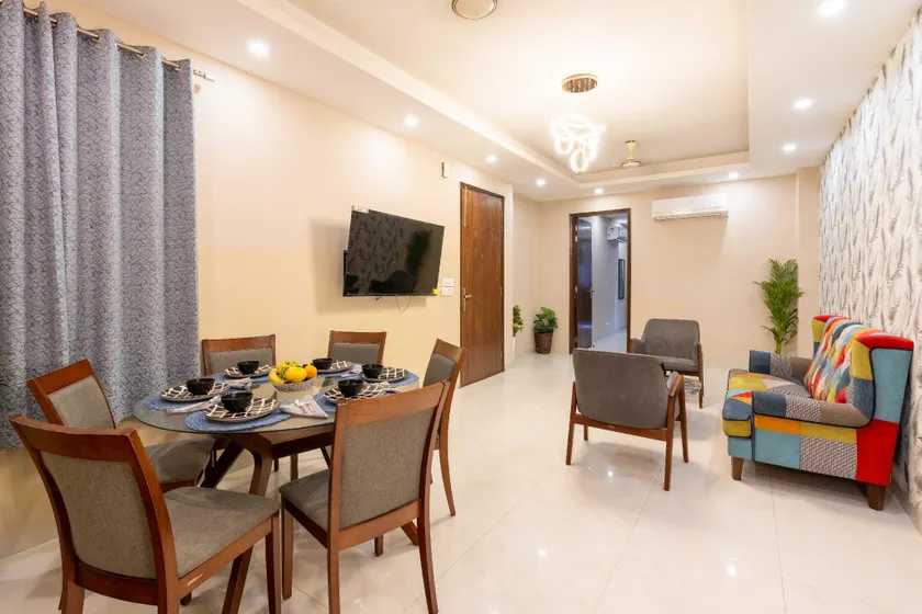 Homlee-Saket Sojourn Stylish 3BHK Flat near Metro - Image 1