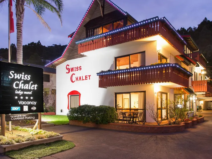 The Swiss Chalet Holiday Apartment 3, Bay of Islands - Image 1