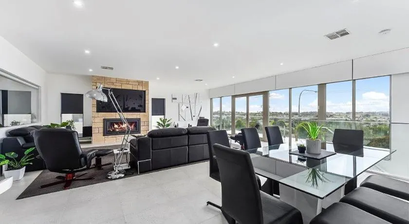 KENNEDY EXECUTIVE TOWNHOUSE - Image 1