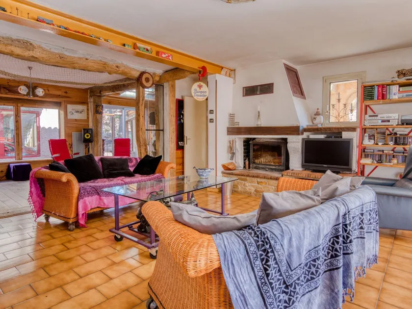 Beautiful Pet-friendly Villa in Régusse with Swimming Pool' - Image 1