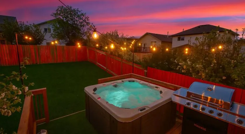 Spa Oasis Home - Hot Tub - King Bed - BBQ - Garage - Pets! - Image 1