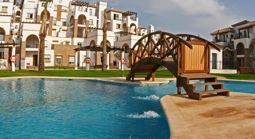 Appartement à 2 lits près de la plage avec piscines et spa, climatisation et Wi-Fi - Image 1