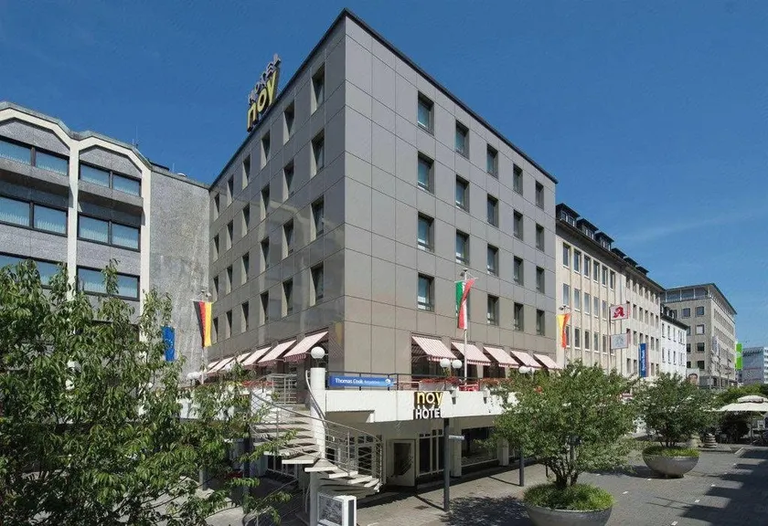 Tante Alma's Mülheimer Hotel - Image 1