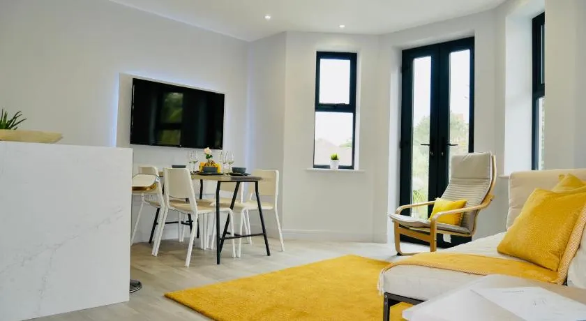 Beautiful AlumPointe Apartment - 400m to the beach - Image 1