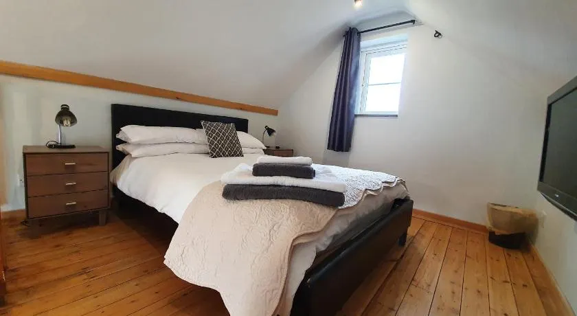 Low Farm Cottages - Image 1