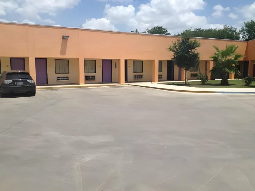 Nogalitos Motel - Image 1
