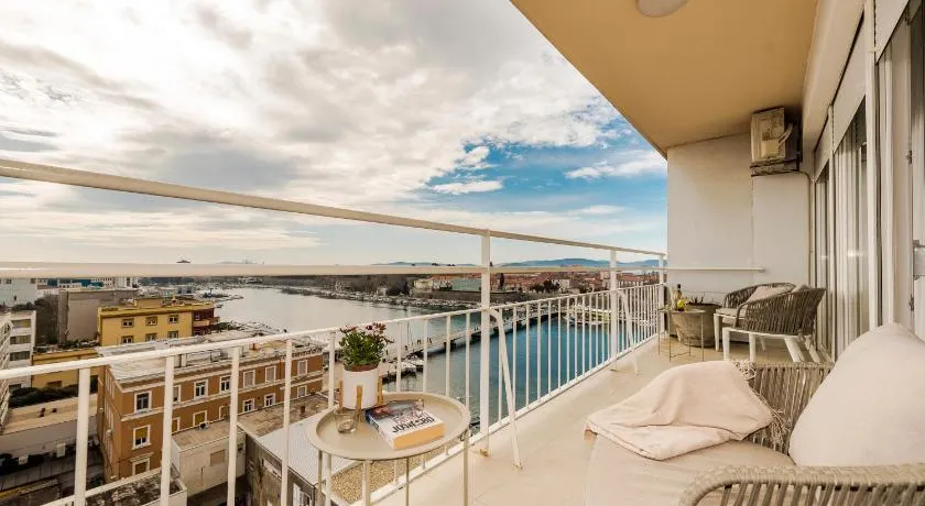 URBAN LUXURY APARTMENT - Image 1