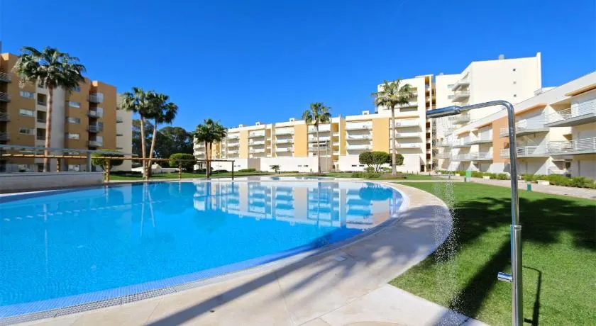 Moura Praia, avec terrasse privée sur le toit situé dans le port de plaisance - Image 1