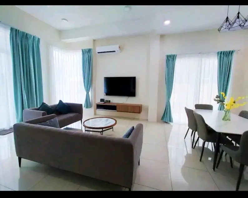 ELEGANT AND SPACIOUS GUESTHOUSE* SEMI BUNGALOW - Image 1
