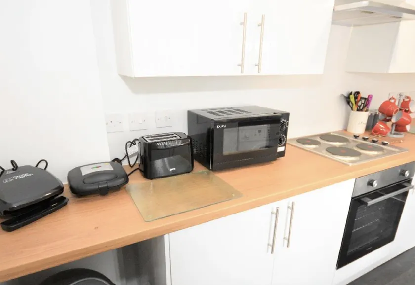 Townhouse @ 50 Birks Street Stoke - Image 1