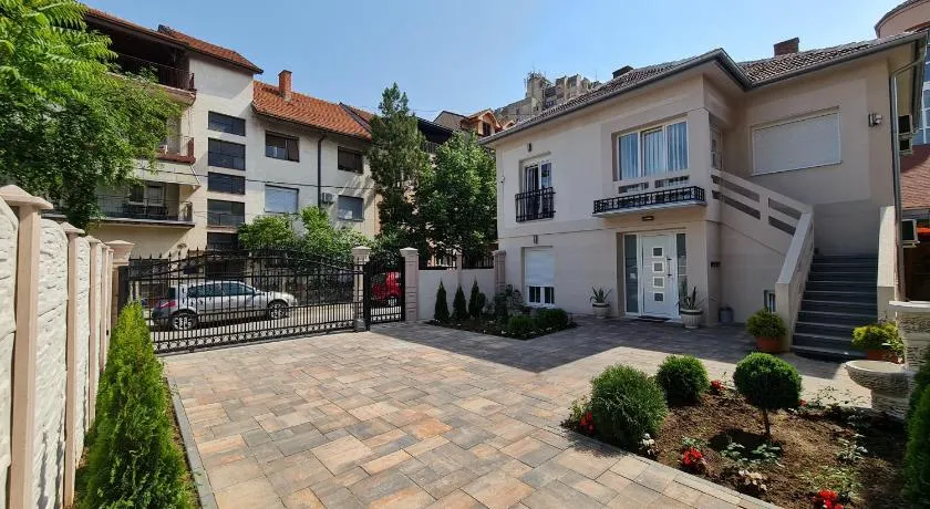 "Astor16" Apartments - Image 1