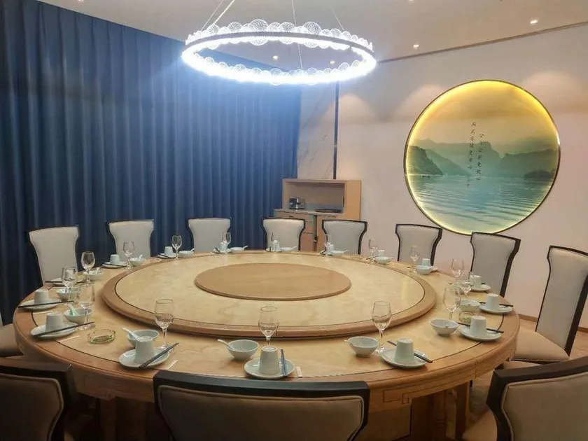 Menghuan Hotel - Image 1