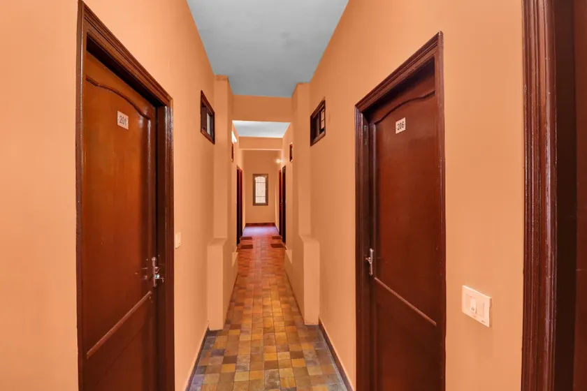 Hotel O New Shushant Regency - Image 1