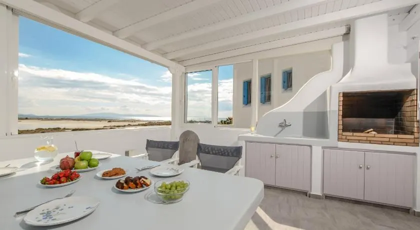 Naxian Wave Seaside Villa - Image 1