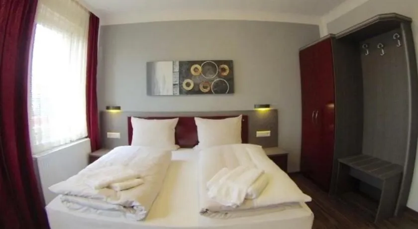 Ariston Hotel - Image 1