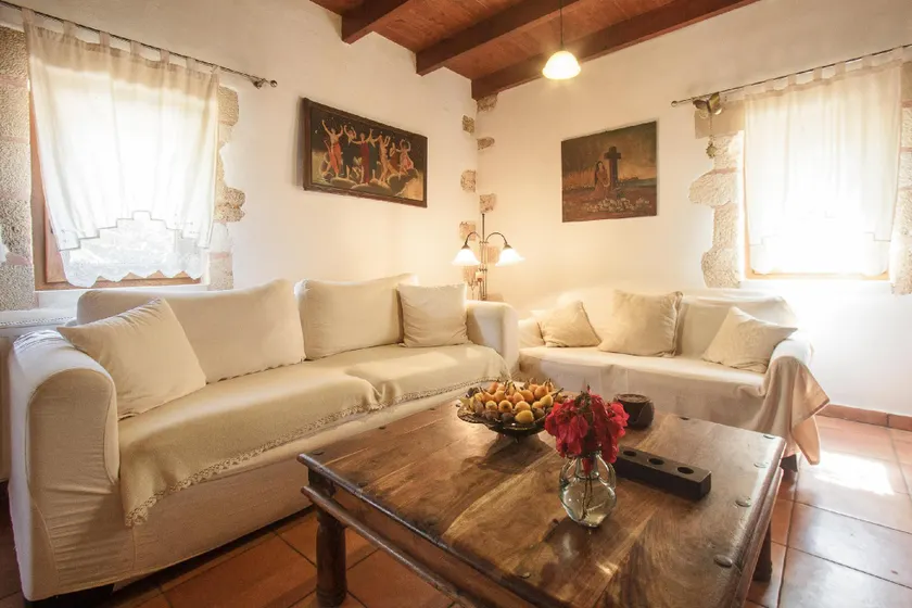 Traditional elegant Cretan Mansion - Image 1