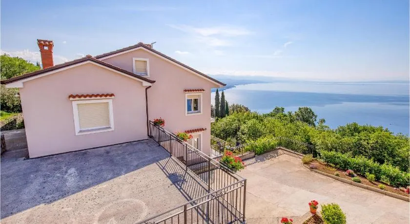 Awesome Apartment In Bregi With House Sea View - Image 1