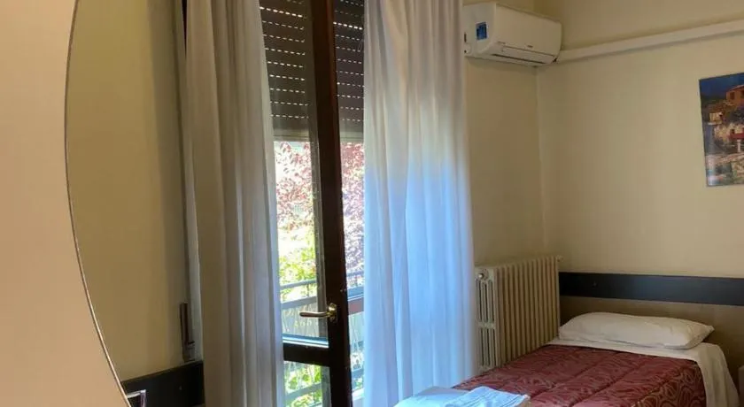 B&B Santa Monica - Image 1