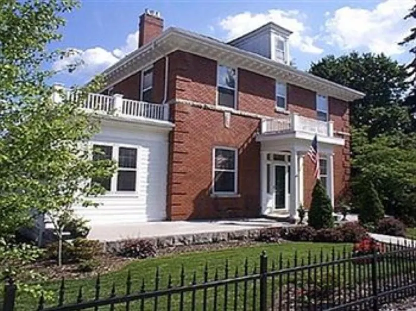 The Collins House Inn Bed & Breakfast - Image 1