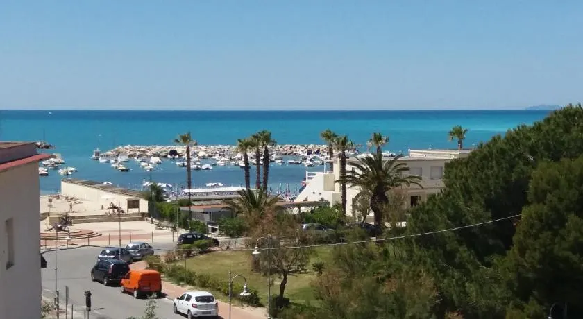Hotel Ellymar - Image 1