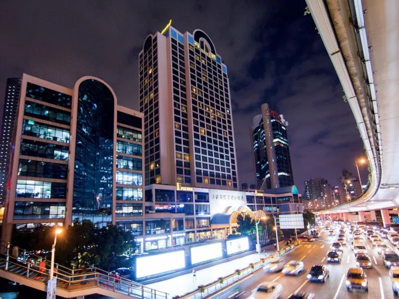 Hotel Equatorial Shanghai - Image 1