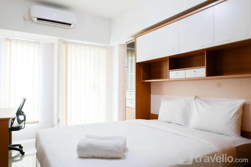 Strategic Studio Apartment at Orchard Mansion Supermall By Travelio - Image 1
