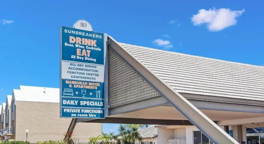 Mandurah Coastal Studio - Pool Outlook - Image 1