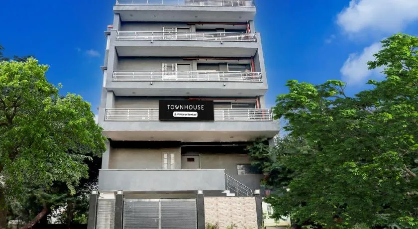 Super Townhouse Rohini Sector 24 - Image 1