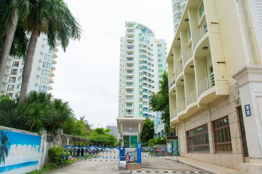 Sanya Dolphin Bay Seaview Boutique Inn (Dadonghai) - Image 1