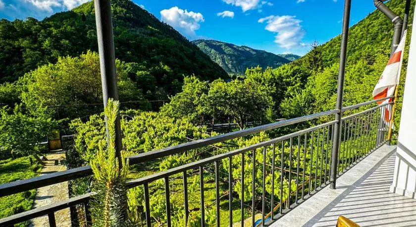 Family hotel mountain panorama - Image 1