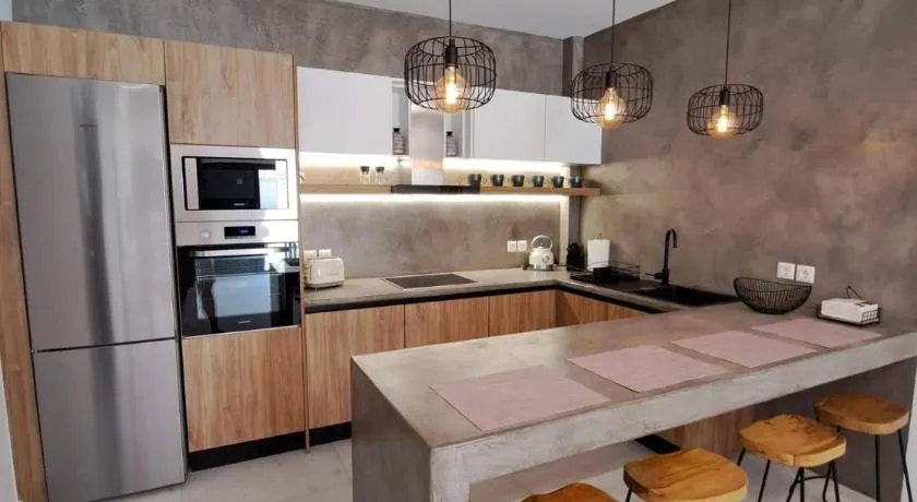 Courtyard Luxury Suites “ APOSTOLOS” - Image 1