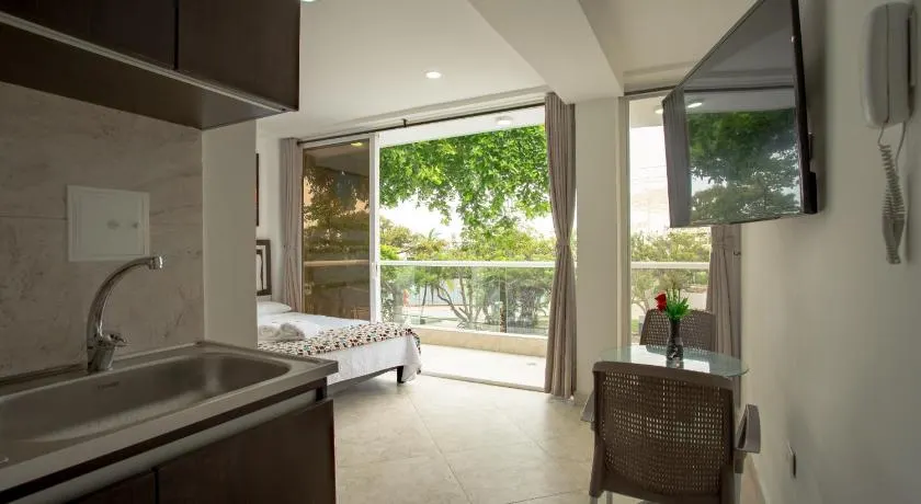 Hollywood Beach Suite - Image 1