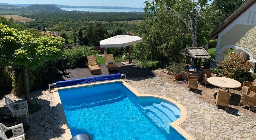 Panorama Pool Residence - Image 1