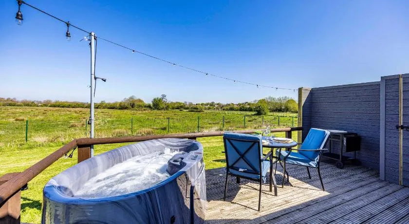 The Secret Meadow - Hottubs Wellness Relaxation - Image 1