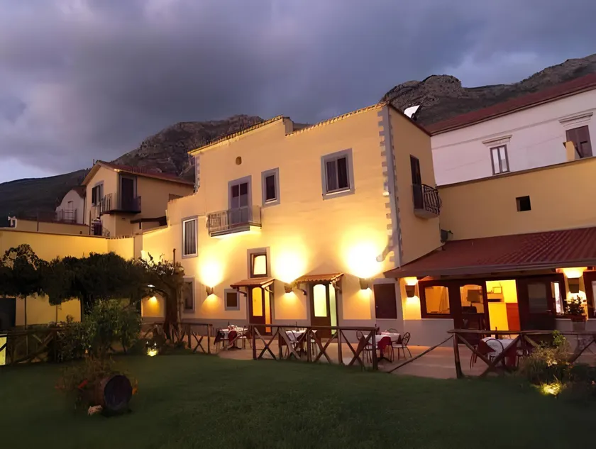 Reale Wine Resort - Image 1