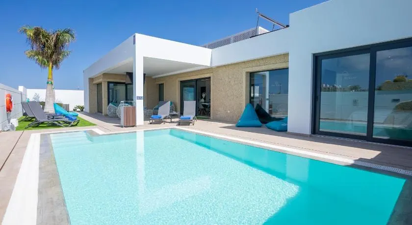 Sea Breeze Villas Lapa and Claca - Image 1