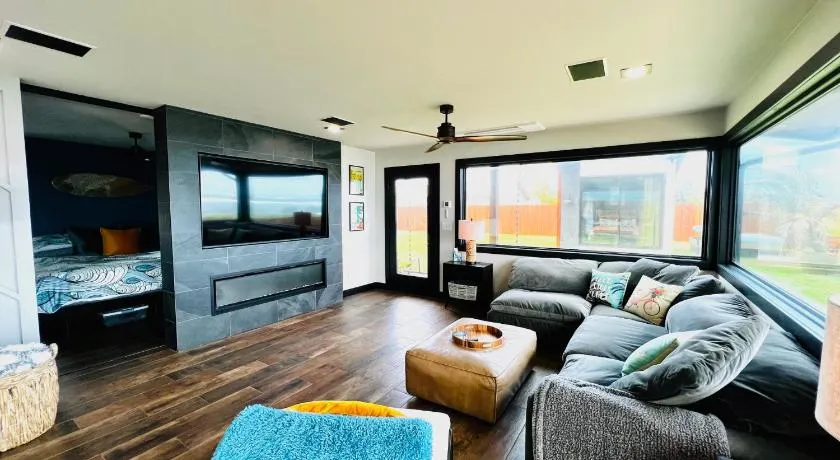 SUNRISE at LAIE Private Beachfront Luxury Home with AC - Image 1