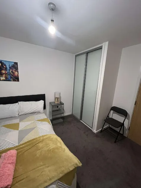 Cozy 2 Bed Apartment with Balcony Etihad Views, Steps from Coop Live - Image 1