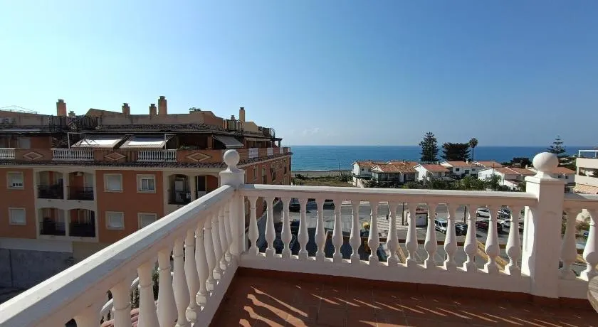LOVELY PENTHOUSE in front of the beach with free parking - Image 1