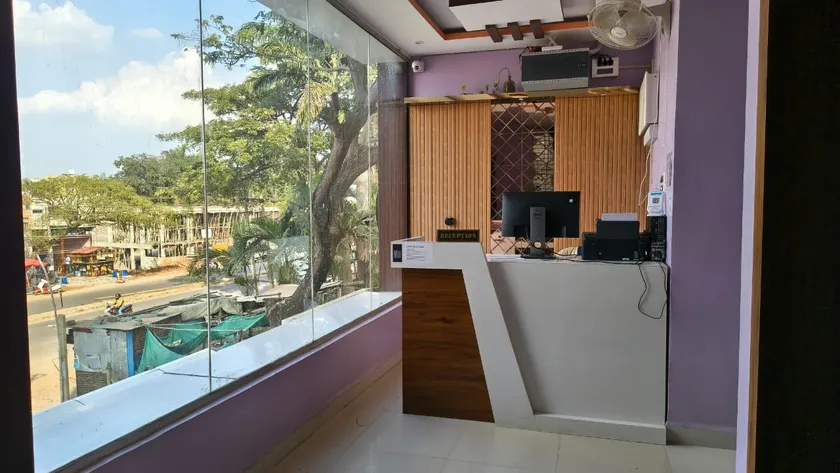Hotel Blue Moon - Image 1