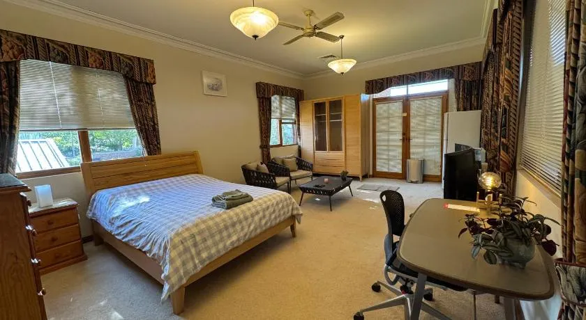 Spacious-Cozy Oversized Room in Leafy Strathfield - Image 1