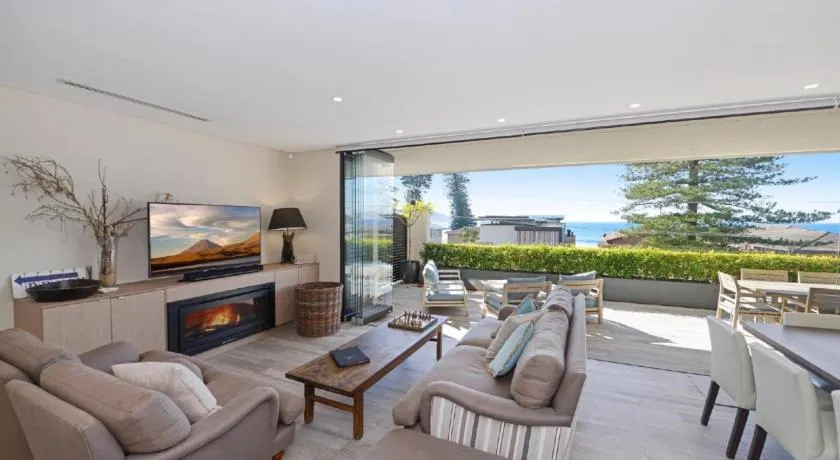 Quarterdeck 1 - Luxury Apartment Suits 2 Families - Image 1