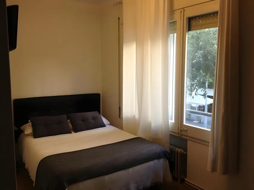 Hostal El Ninot - Image 1