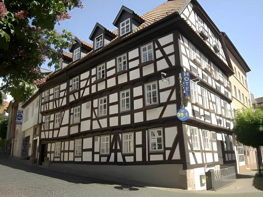 Hotel am Schloss - Image 1