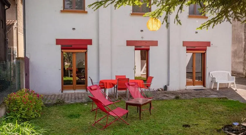 House with garden and parking 1 min from Grenoble - Image 1