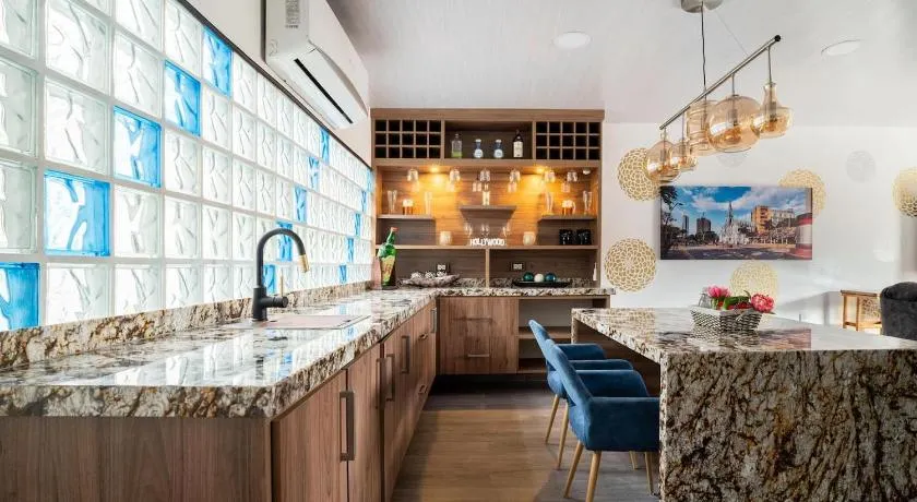 Modern, Luxurious and Tradicional Apartments by Samilis Place - Image 1